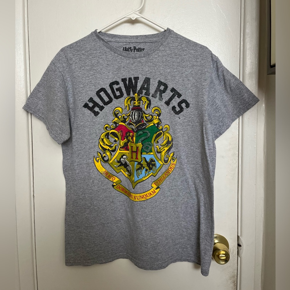Harry Potter Hogwarts Tshirt Size Medium